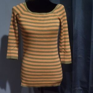 Green and brown square neckline sweater 3/4 sleeve